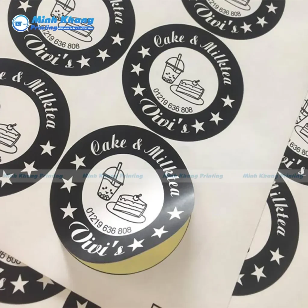 Mẫu logo tròn trà sữa decal nhựa sữa cán mờ dán ly nhựa trong