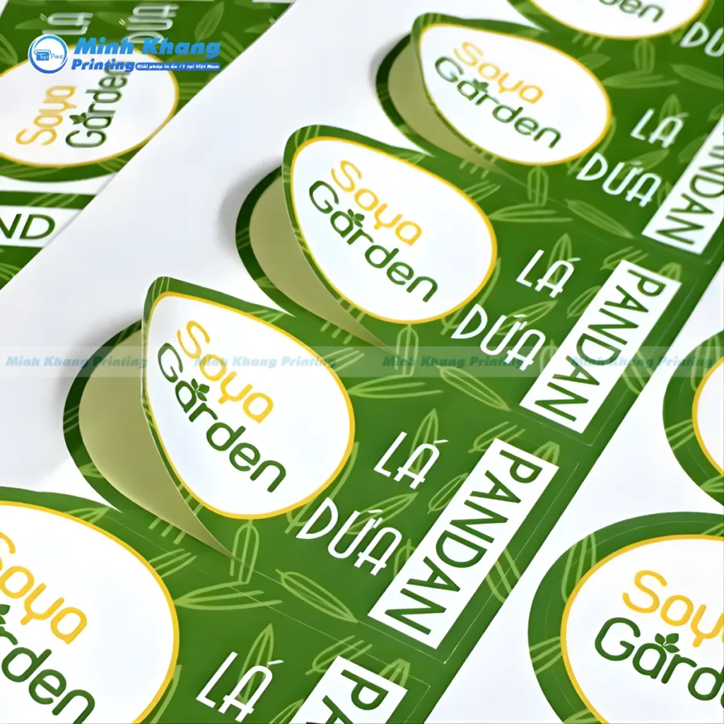 Mẫu logo dán ly nhựa trà sữa thiết kế trẻ trung, màu sắc bắt mắt, thu hút khách