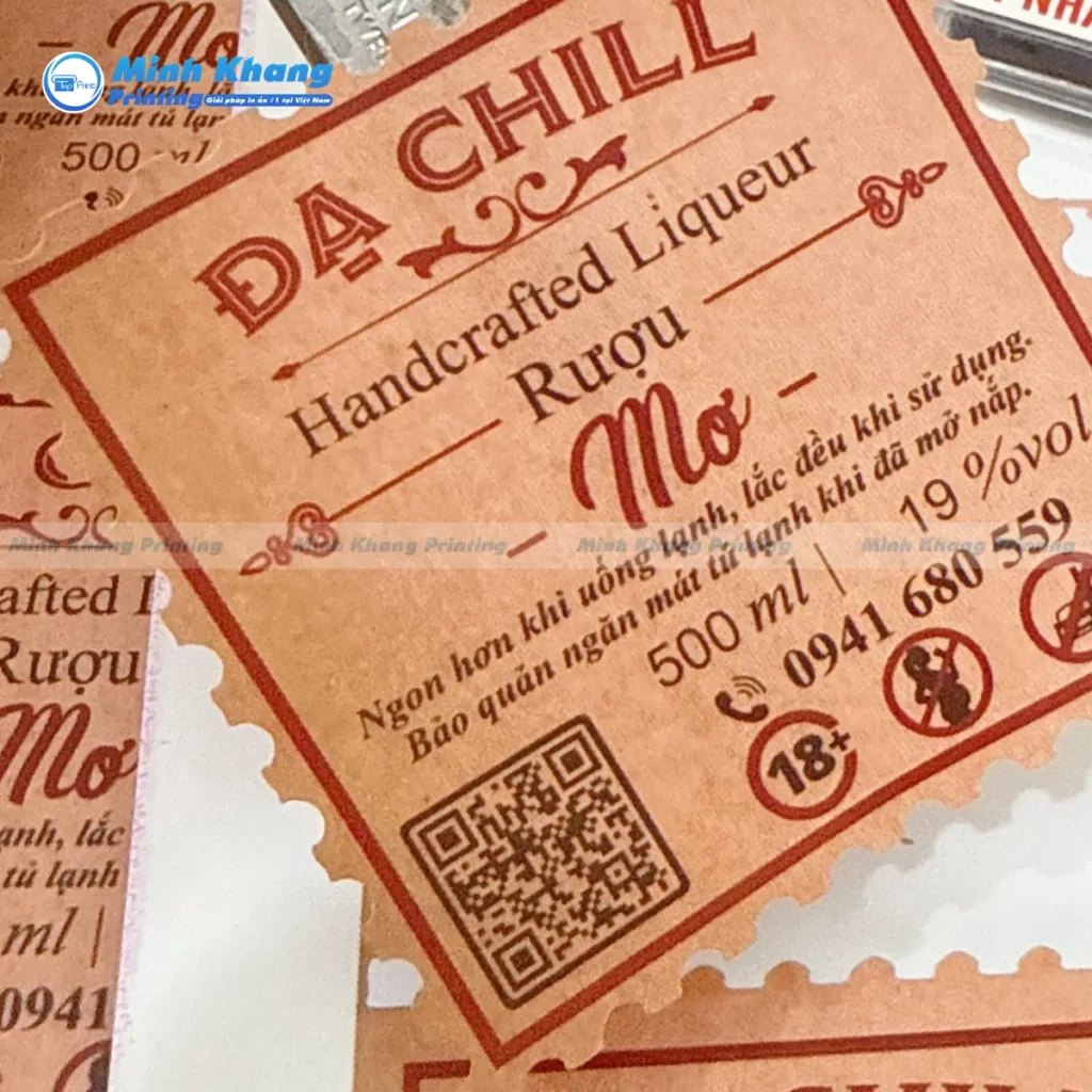 Mẫu logo nhà hàng chất liệu decal giấy kraft phục vụ rượu và món ăn đẳng cấp