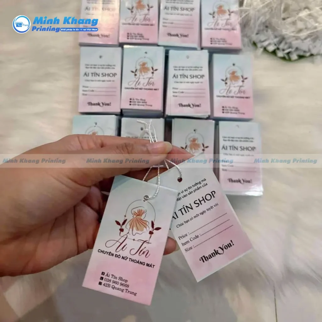 Mẫu tag quần áo đồ nữ chất liệu giấy couche đẹp, kích thước 6 x 4 cm