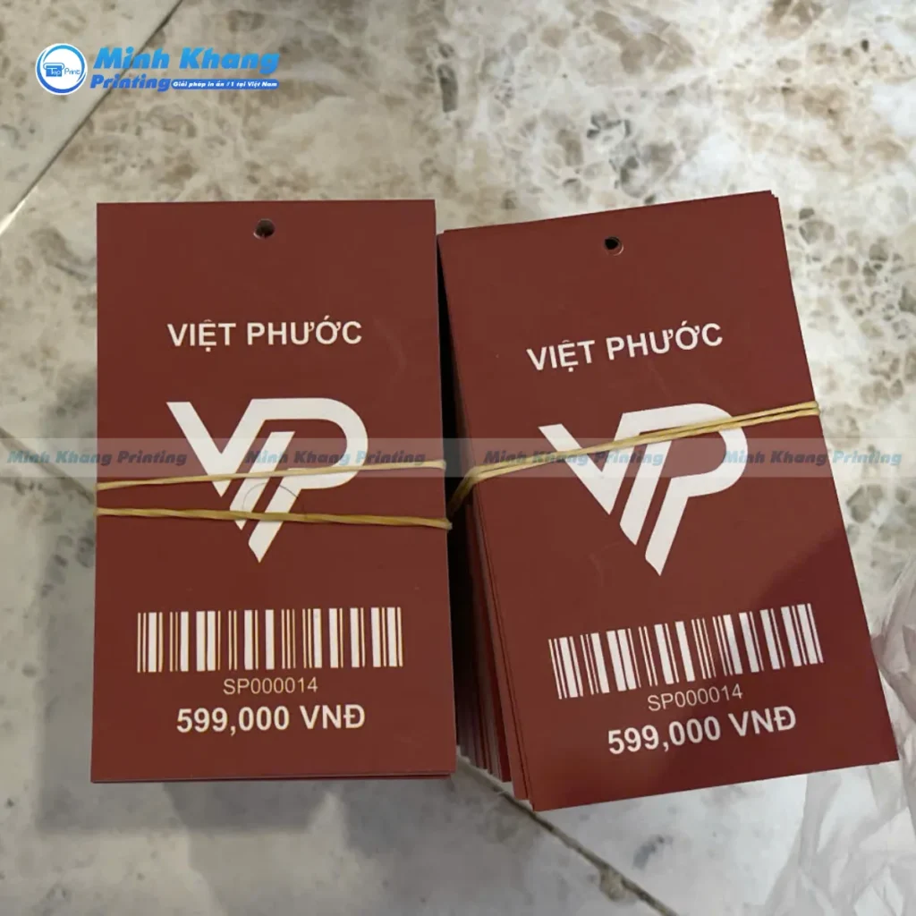 Mẫu thẻ treo áo sơ mi nam mang lại cảm giác quyền lực mạnh mẽ