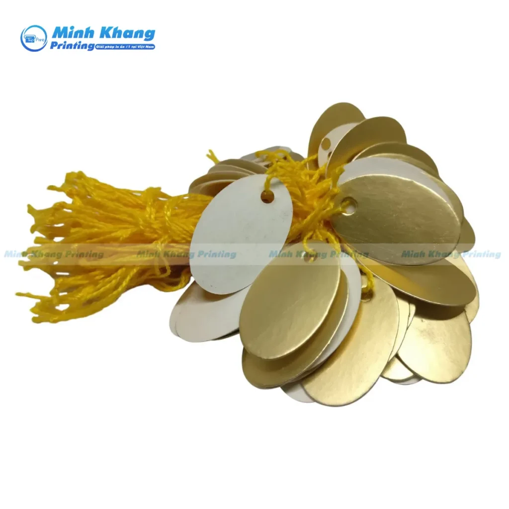 Mẫu tag giấy oval kèm dây thừng gai nhỏ là lựa chọn hoàn hảo cho quà tặng