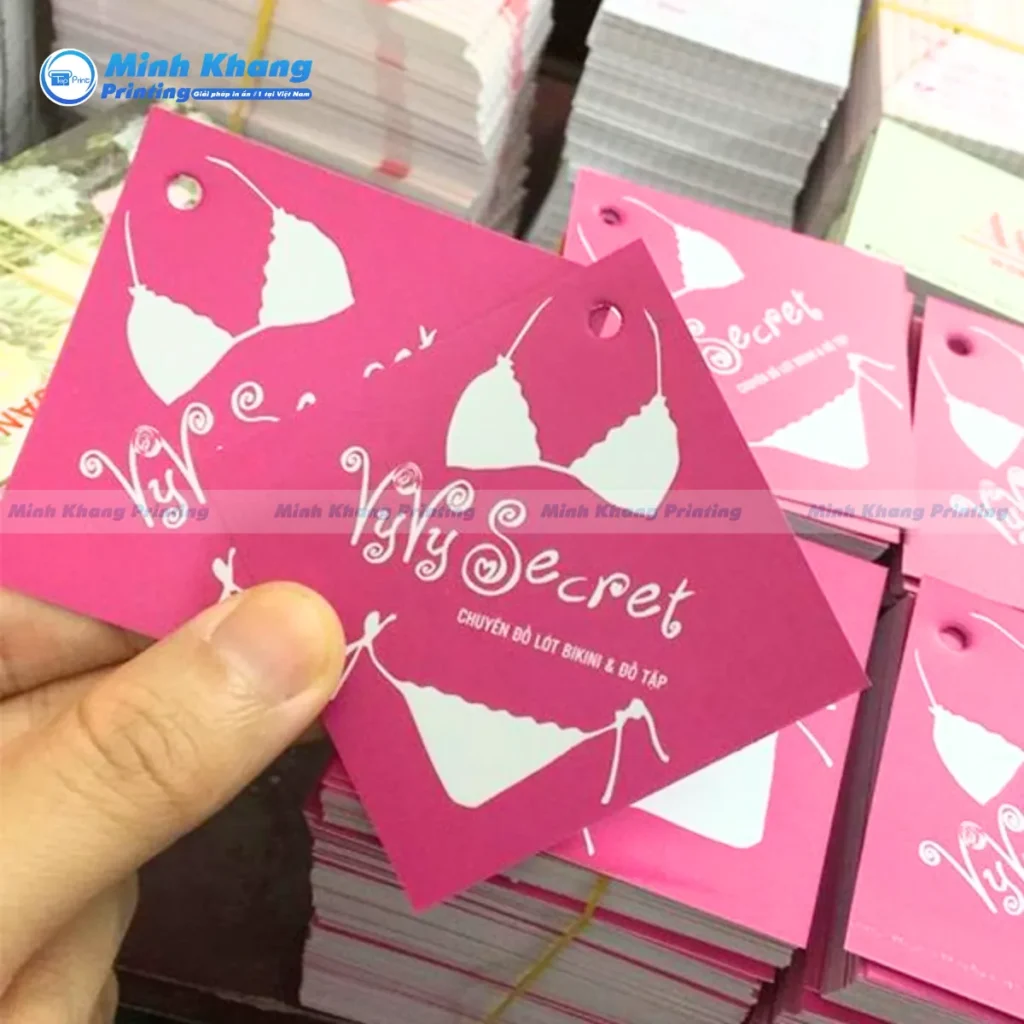 Kích Thước, Chất Liệu & Công Nghệ Chuẩn Cần Biết Khi In Tag Hình Vuông