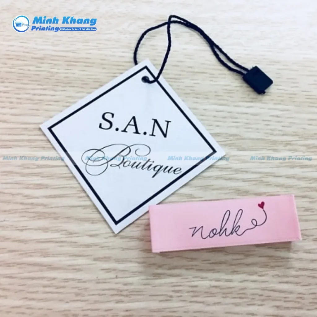 Kích Thước, Chất Liệu & Công Nghệ Chuẩn Cần Biết Khi In Tag Hình Vuông