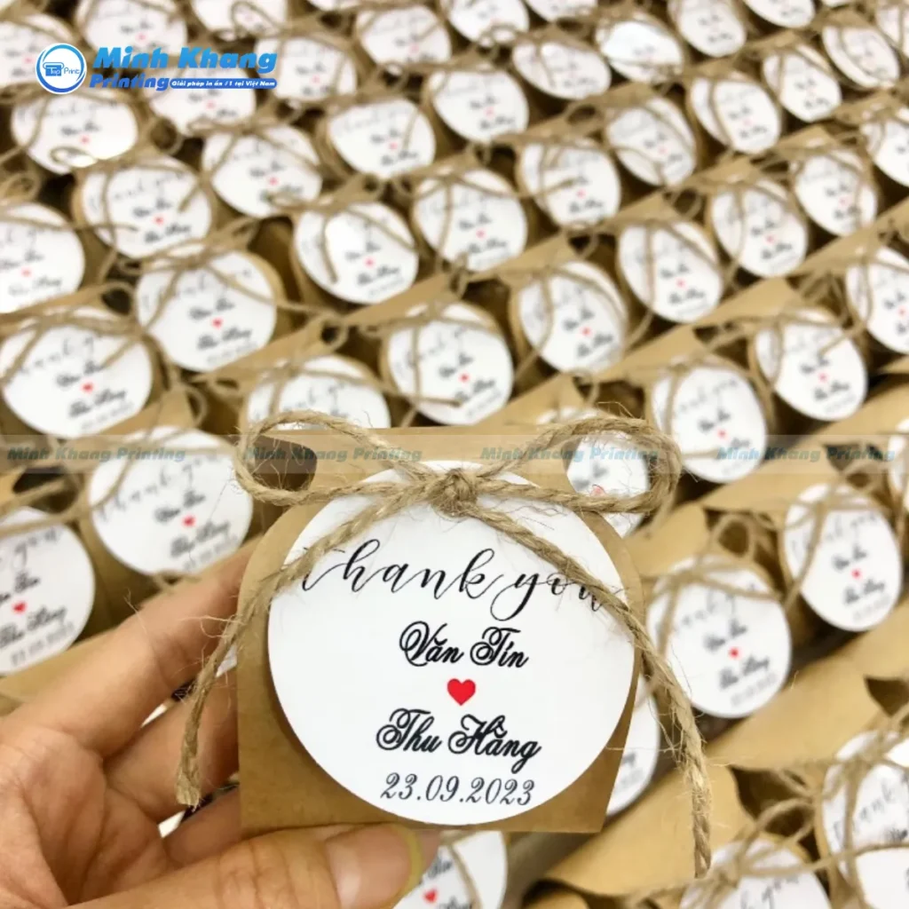 Mẫu tag quà tặng in giấy kraft mang đậm phong cách cổ điển thật sự mộc mạc