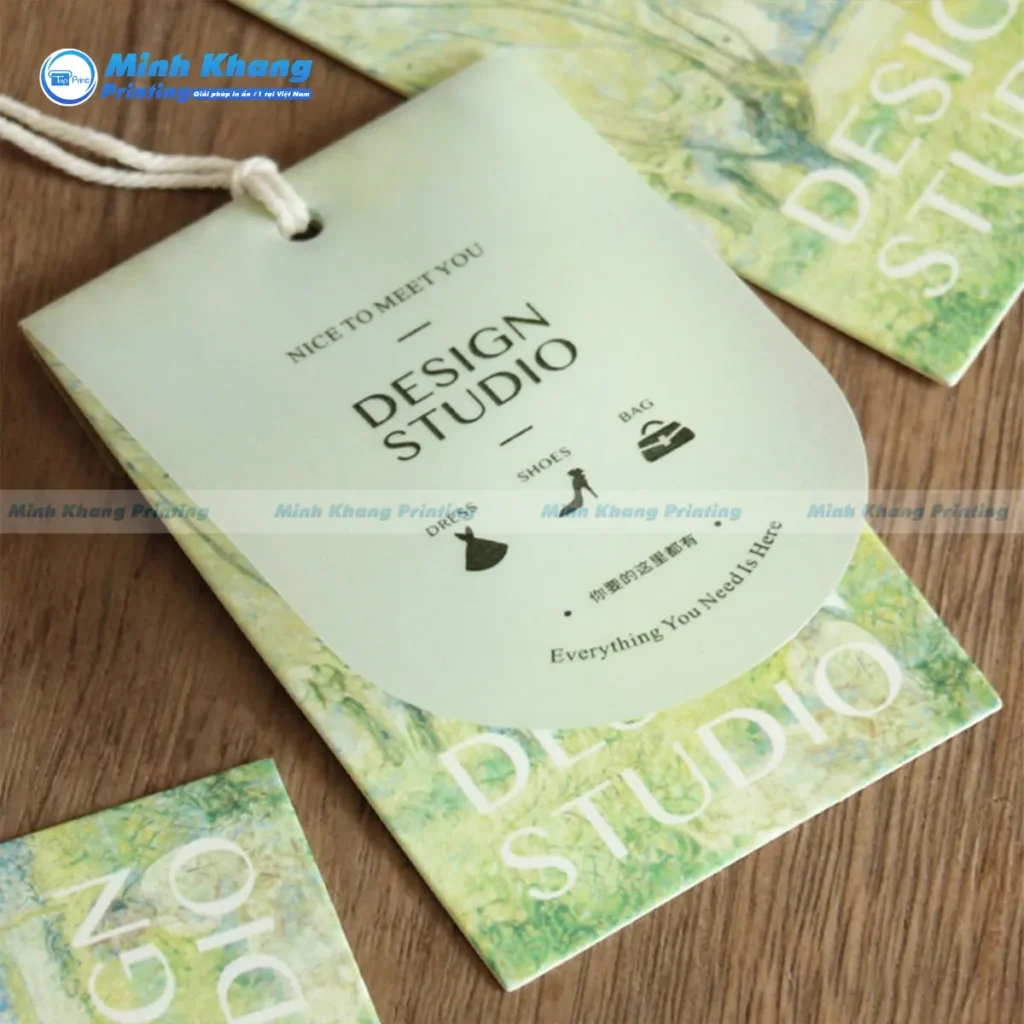Mẫu thẻ treo gập bế hình vòm cung lãng mạn là ấn phẩm tuyệt vời cho váy cưới