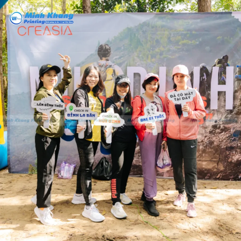 hashtag team building cầm tay