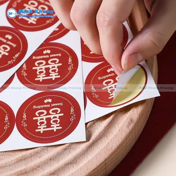Mẫu decal giấy đám cưới dán chai nước, mâm trầu cau