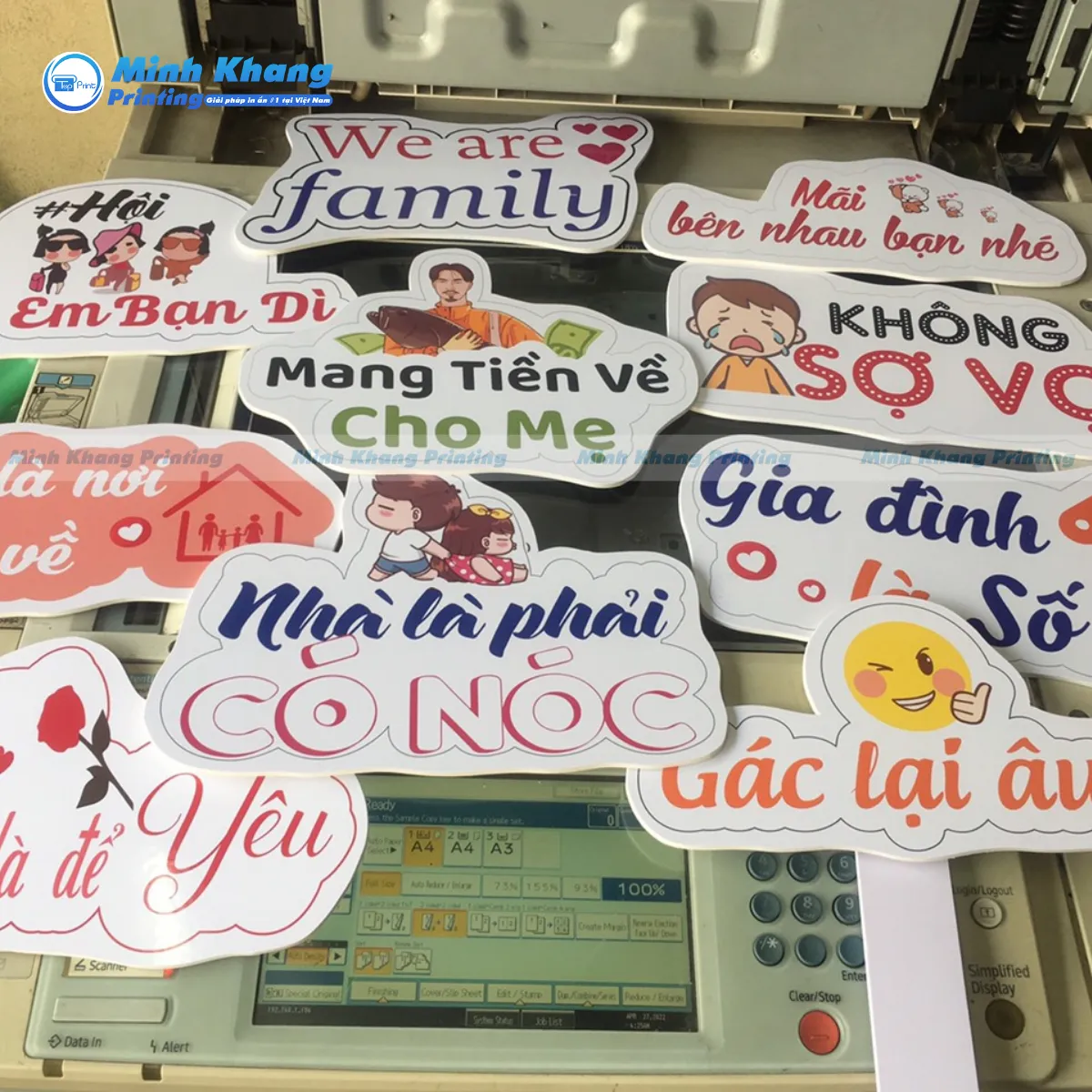 25+ Mẫu Hashtag Team Building Cầm Tay Độc Lạ & Chất Chơi