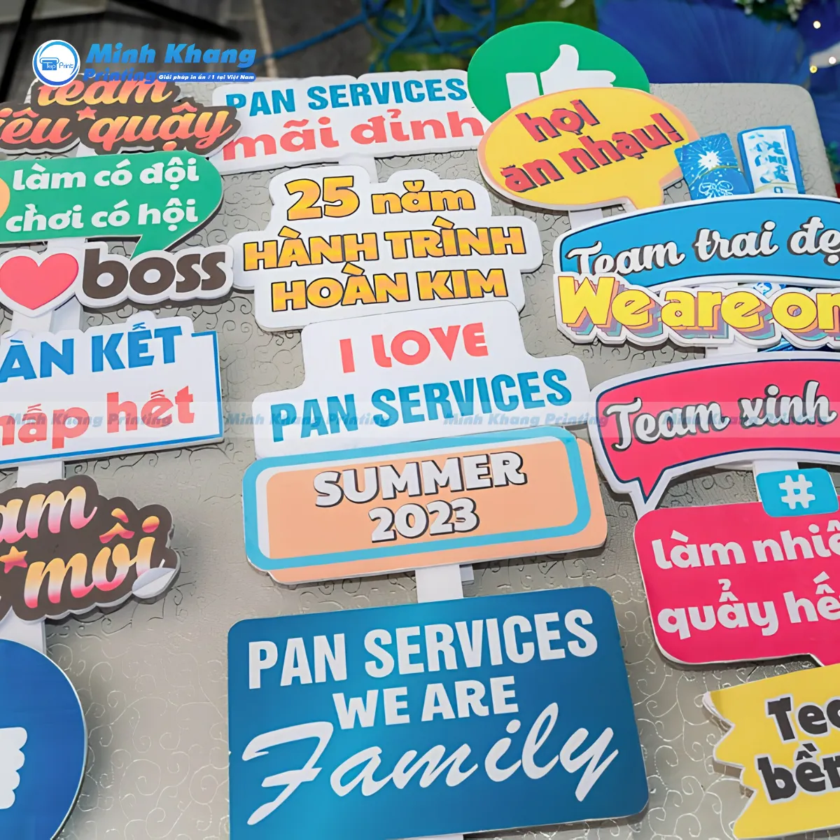 25+ Mẫu Hashtag Team Building Cầm Tay Độc Lạ & Chất Chơi