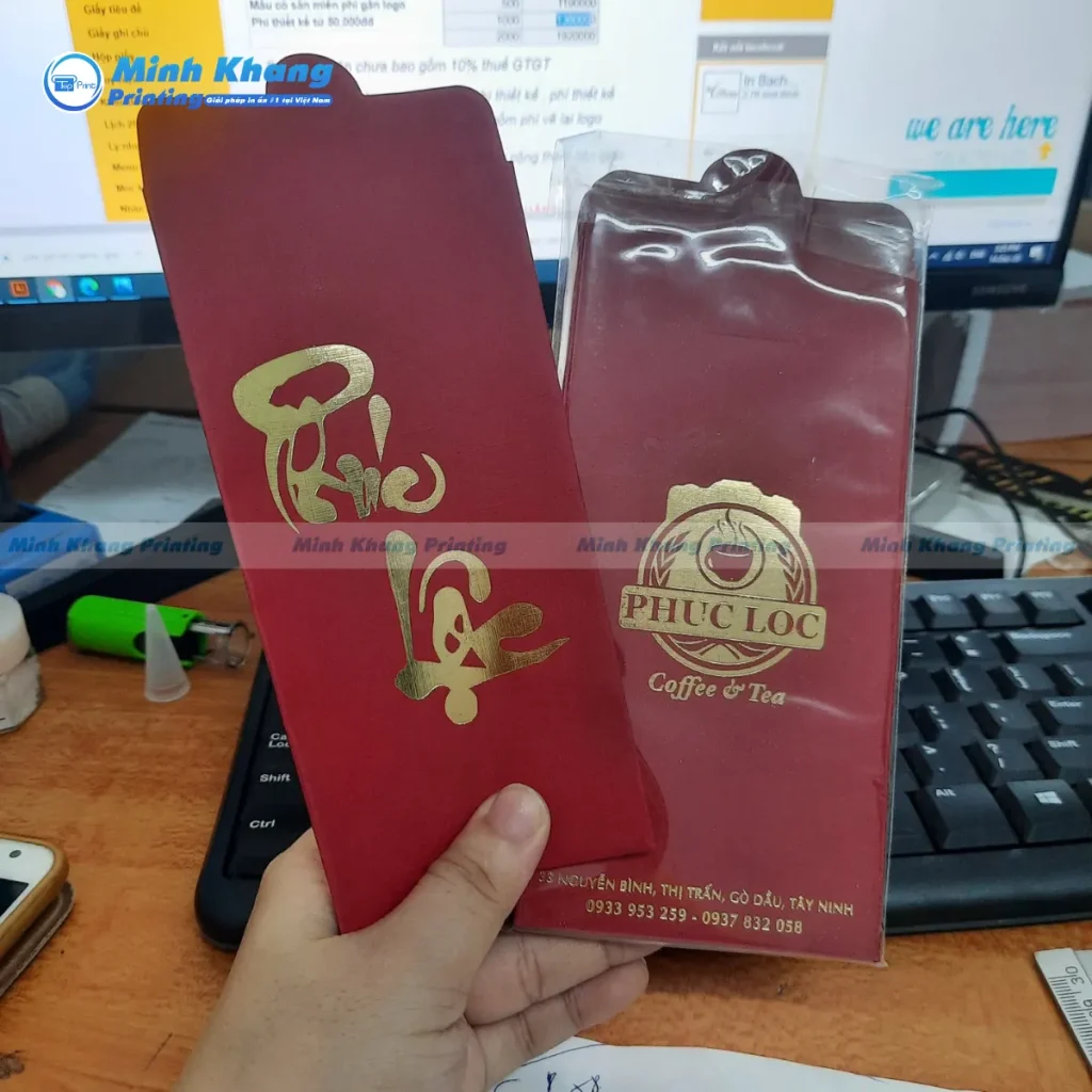 Mẫu bao lì xì dập nổi họa tiết hoa mai kết hợp ép kim