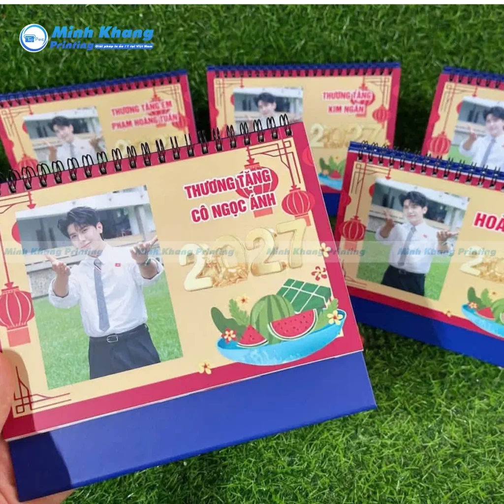 Mẫu lịch để bàn chữ A quà tặng thầy cô