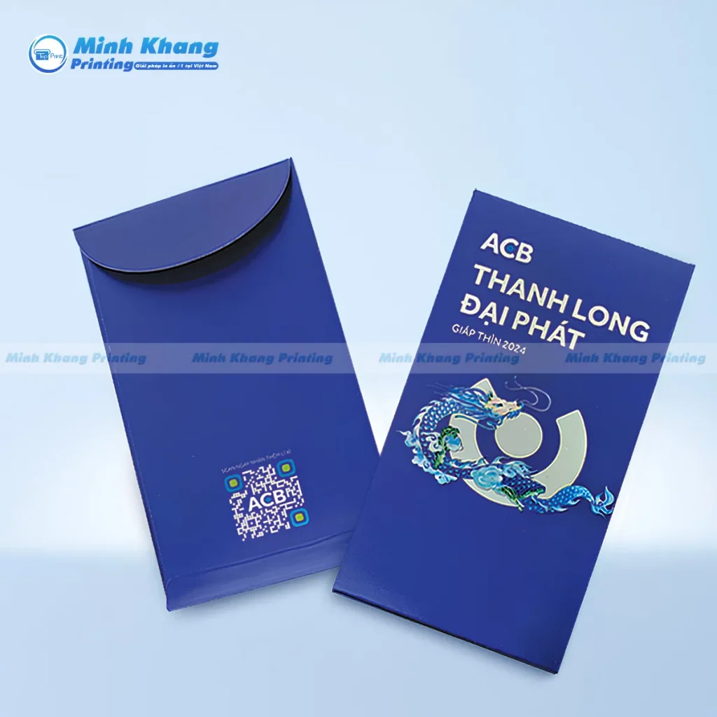 Nhân viên ngân hàng trao bao lì xì cao cấp cho khách hàng VIP
