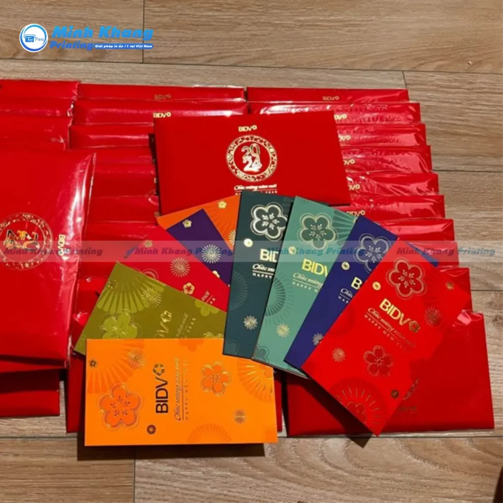 Mẫu bao lì xì ngân hàng phủ UV định hình hoa văn mai đào