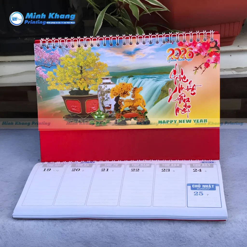 Mẫu lịch chữ M để bàn cực kỳ phù hợp văn phòng.